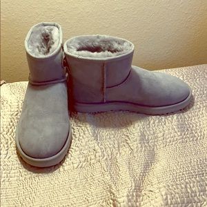 Ugg Women’s classic mini II - size 8.